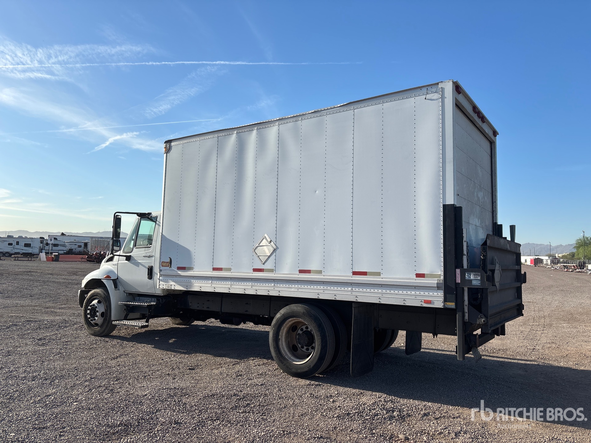 Aspect général with Image, coin arrière gauche