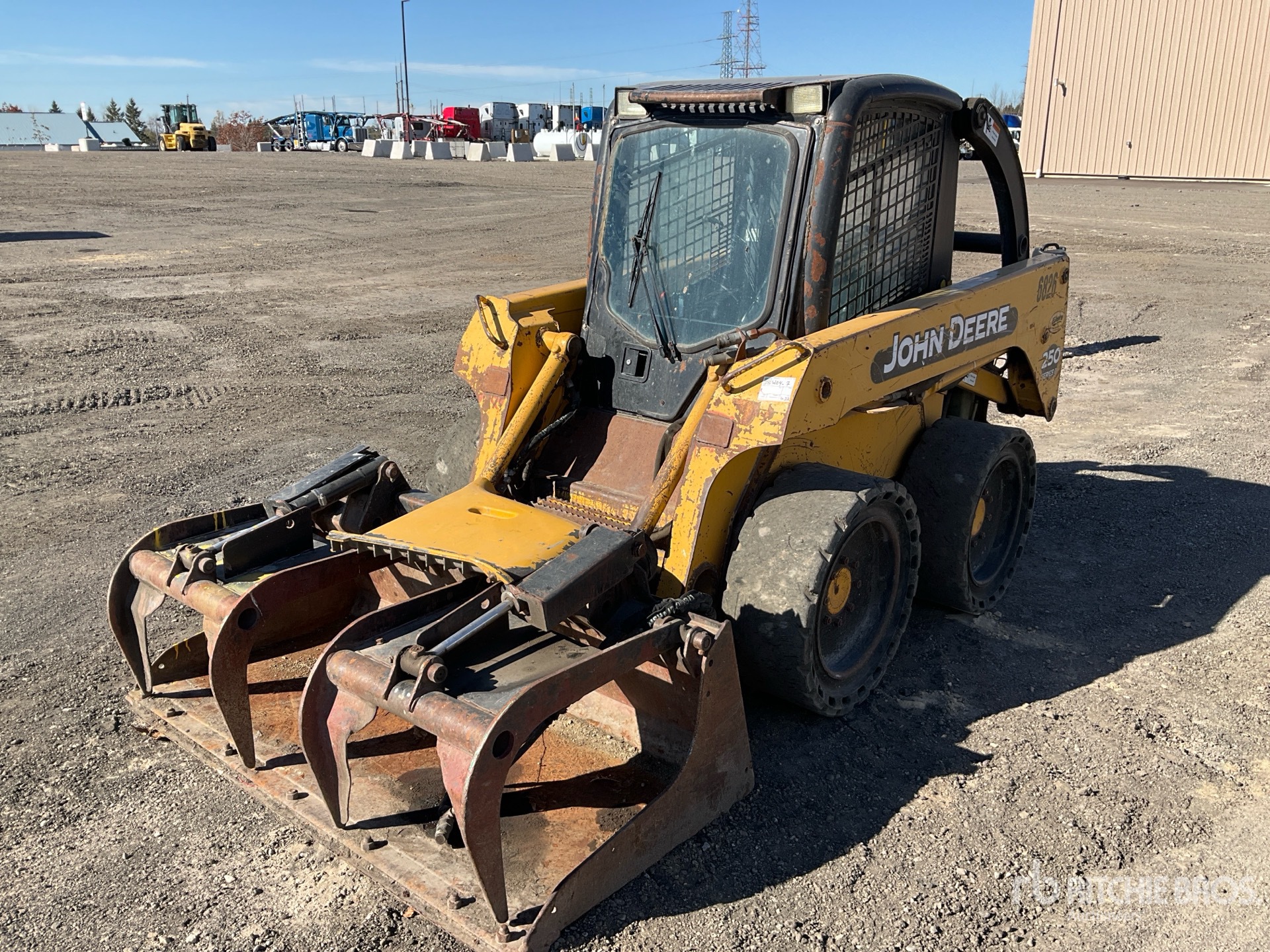 Photo of 2004 John Deere 250 SERIES II