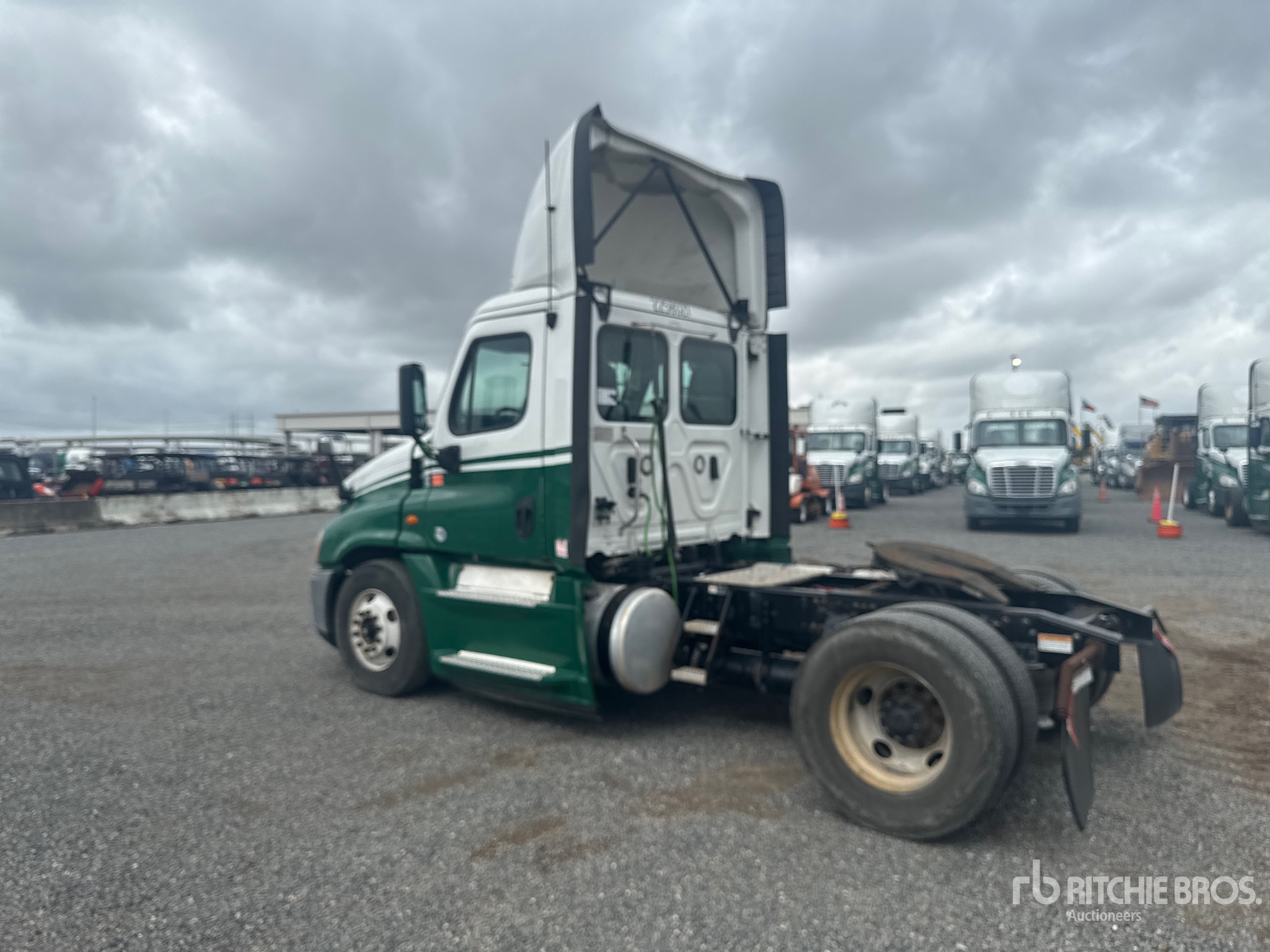 General Appearance with Bild, Ecke hinten links