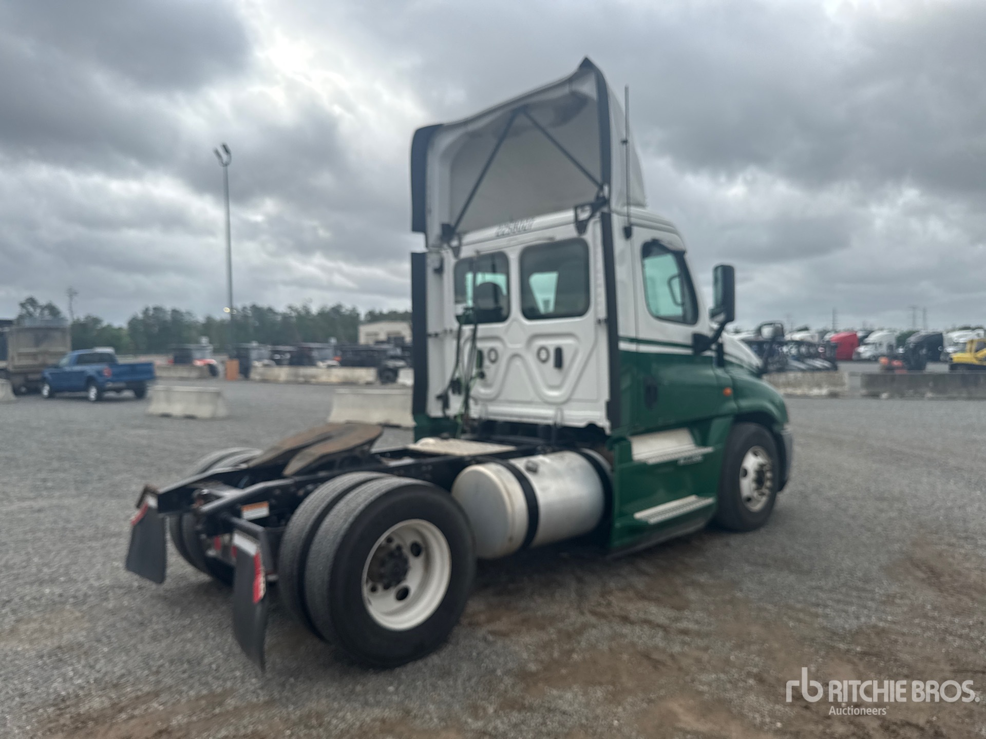 General Appearance with Bild, Ecke hinten rechts