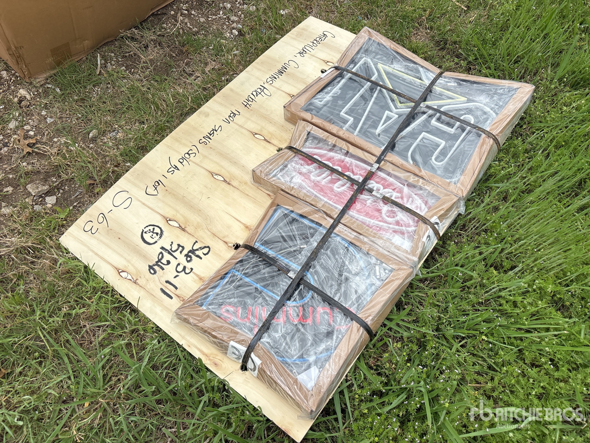 General Appearance with Bild, Ecke vorne rechts