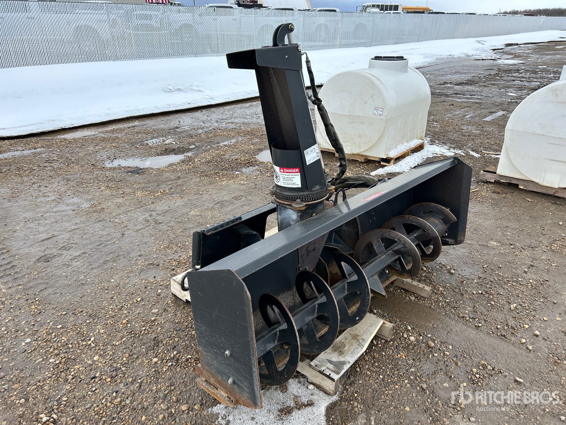 General Appearance with Bild, Ecke vorne rechts