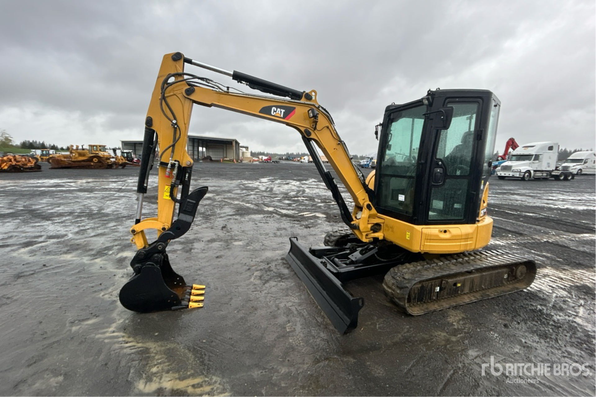 General Appearance with Picture, Left Front Corner