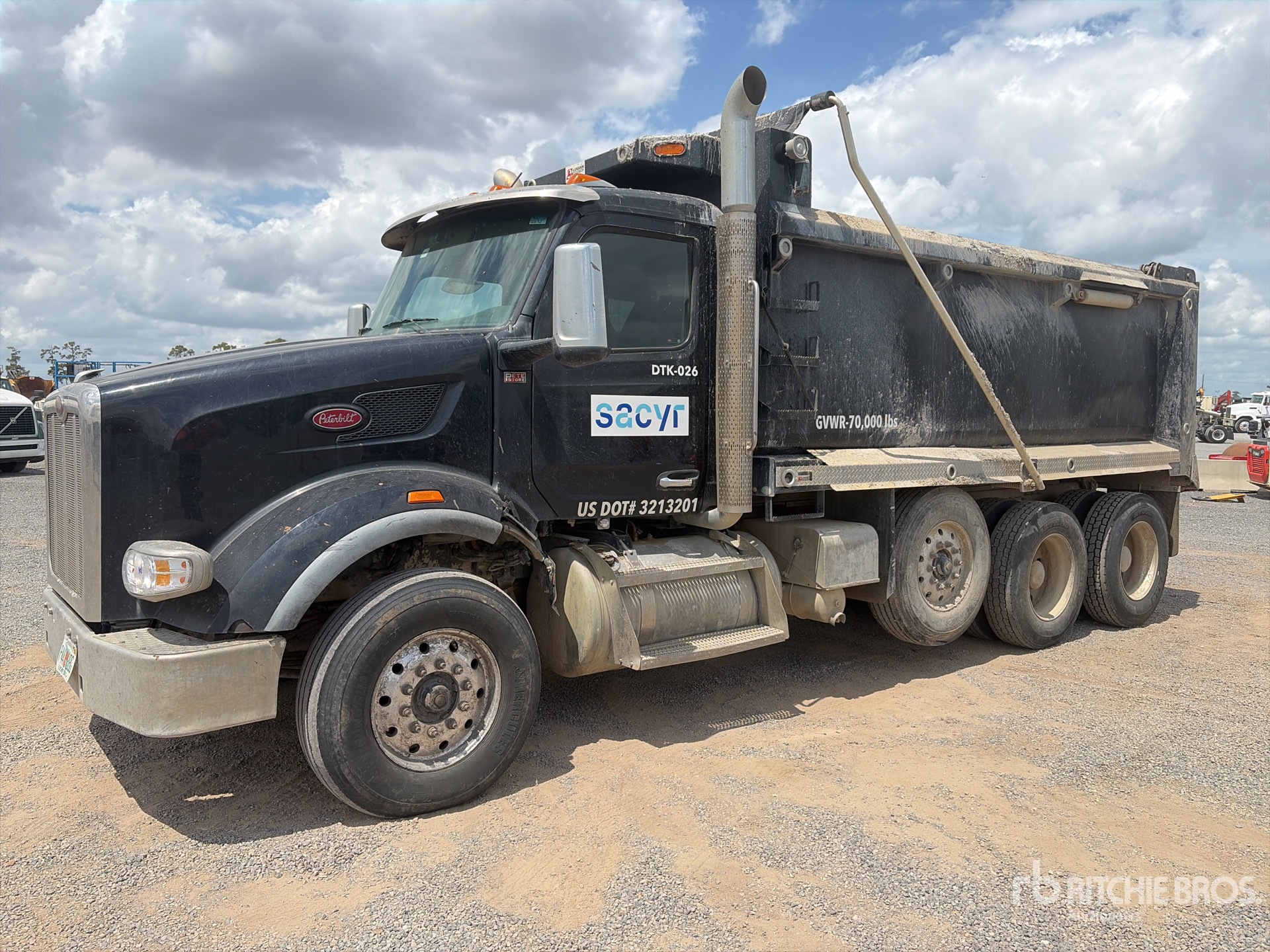 General Appearance with Foto, angolo anteriore sinistro