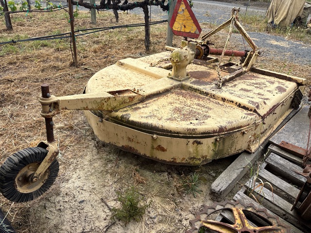 1976 Service 6 ft 3-Point Brush Chopper