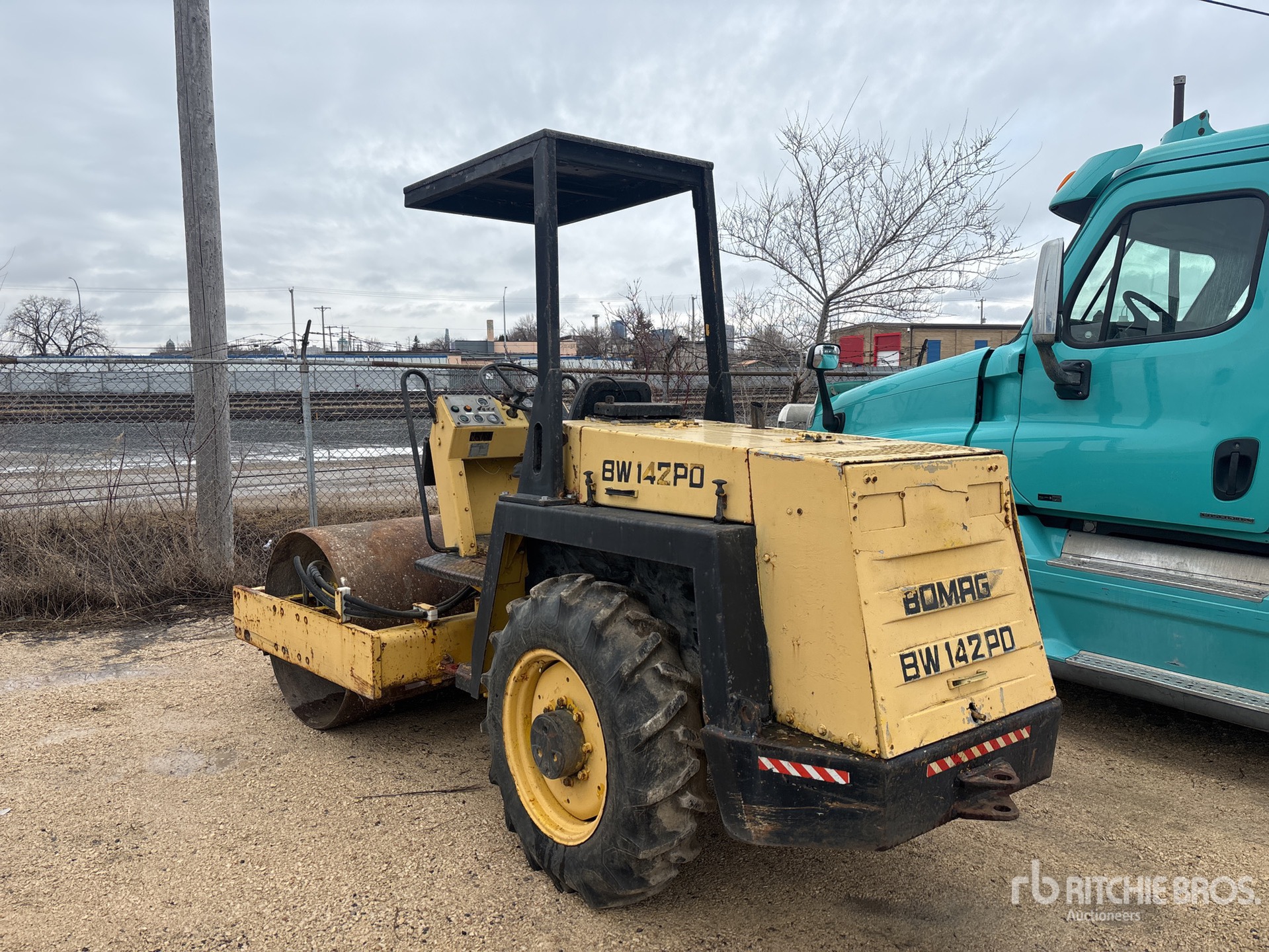 General Appearance with Bild, Ecke hinten links