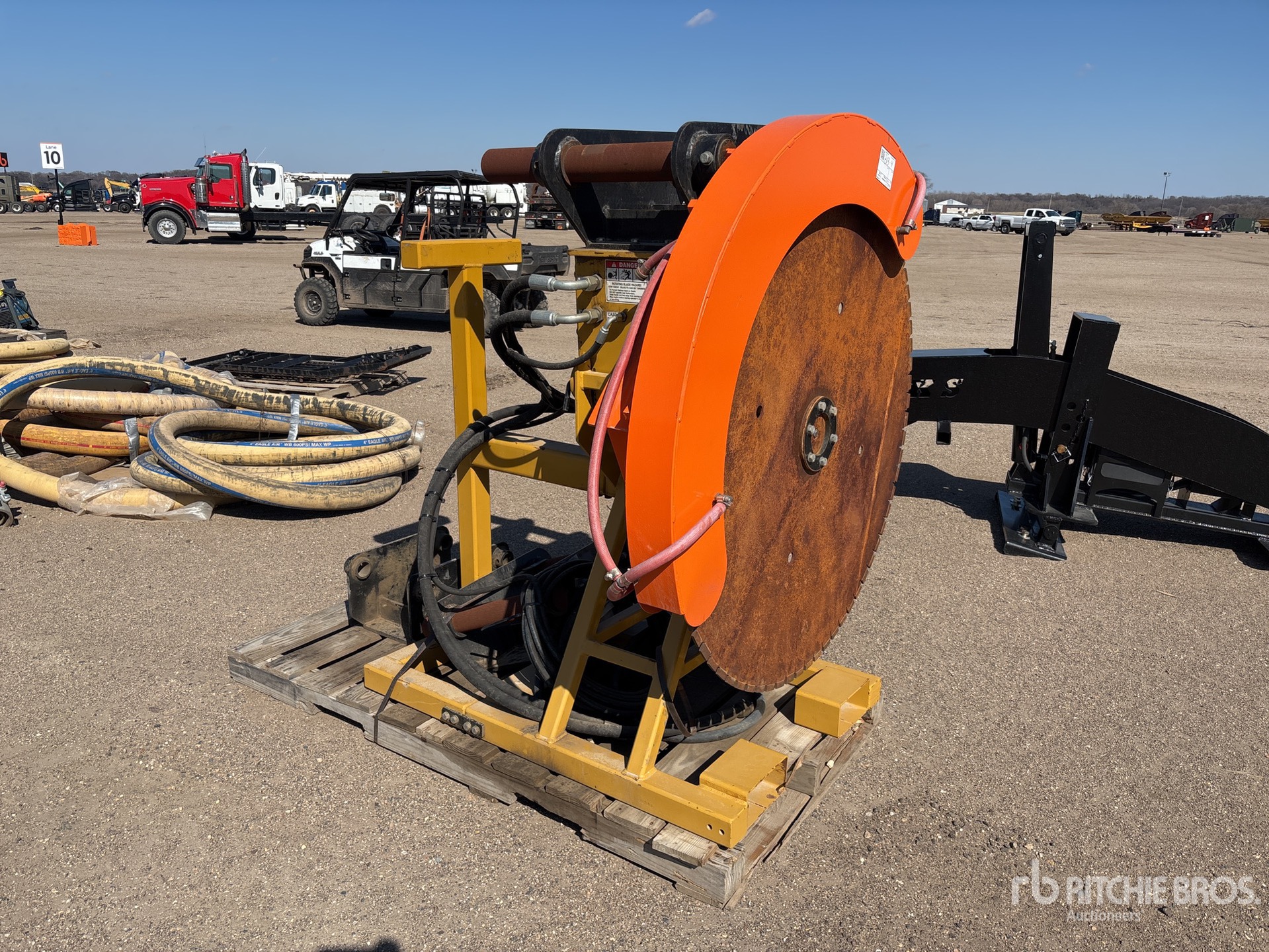 General Appearance with Picture, Right Front Corner