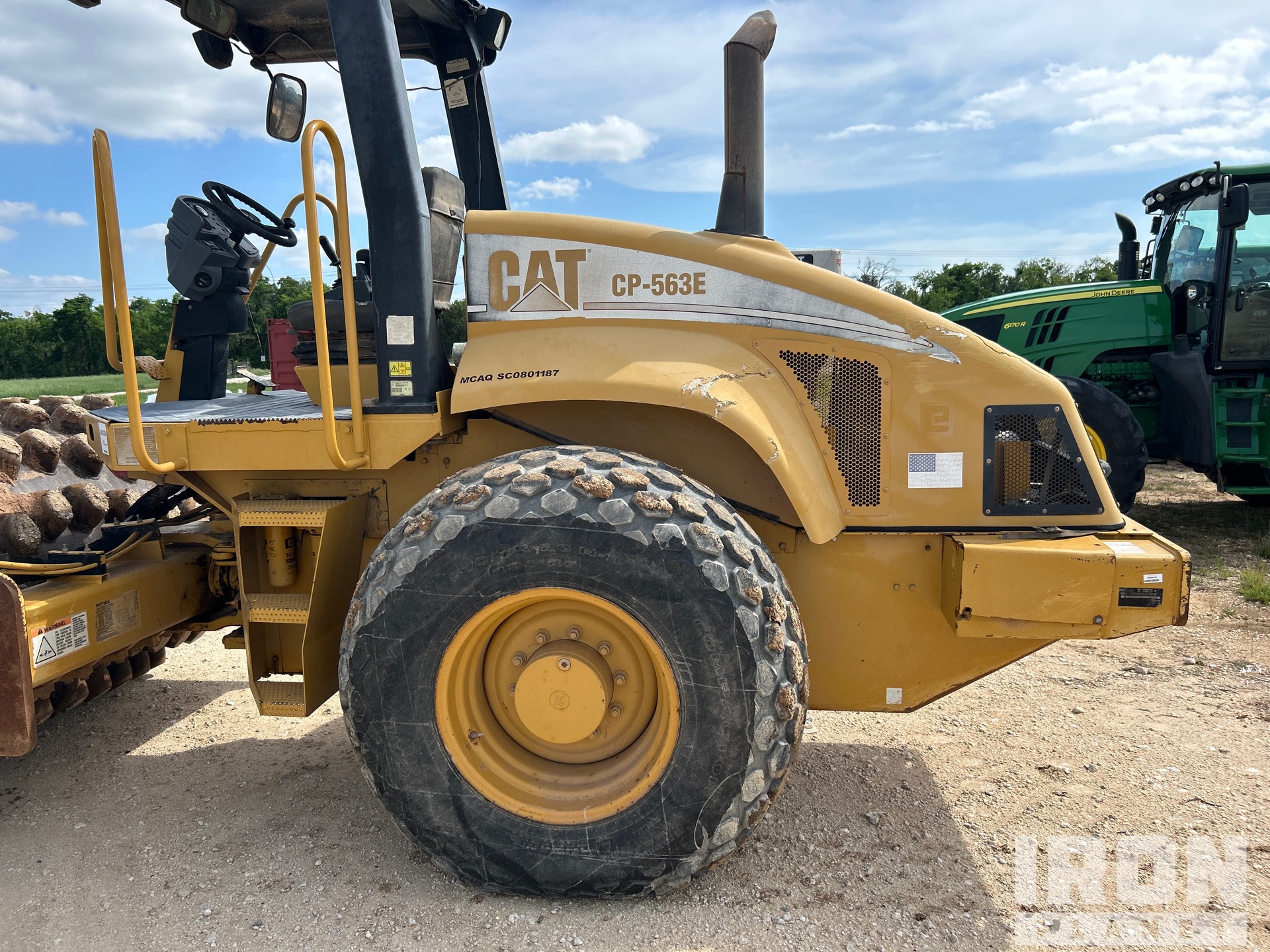 Photo of a 2005 Caterpillar CP-563E