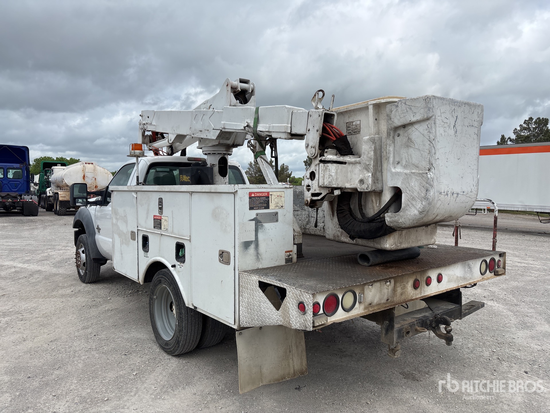 General Appearance with Foto, angolo posteriore sinistro