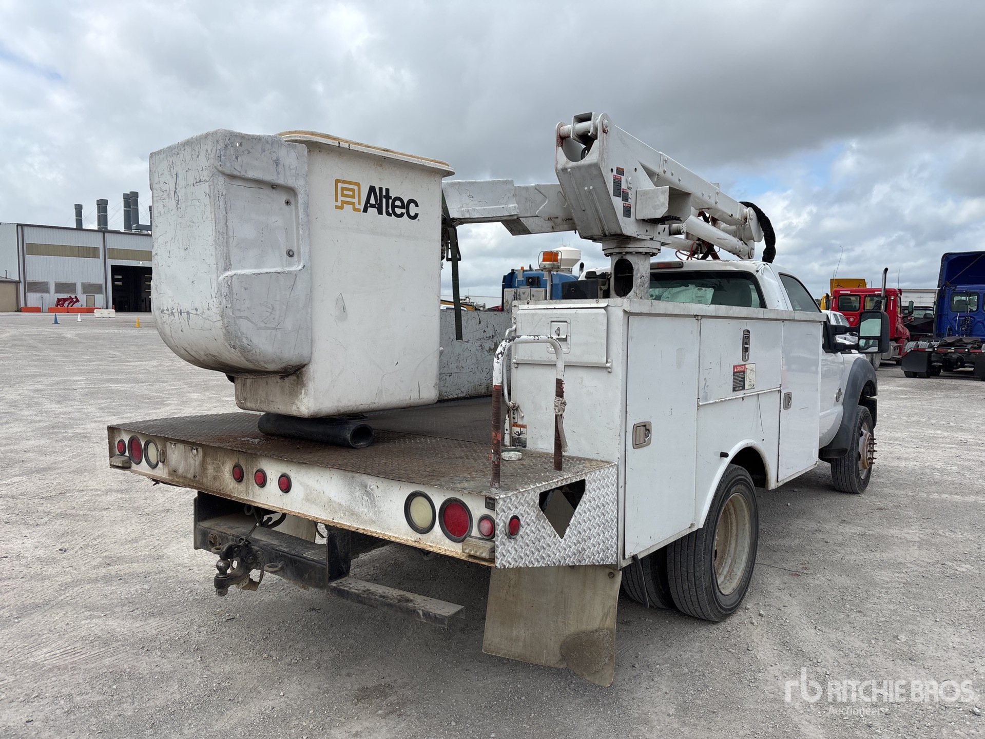 General Appearance with Foto, angolo anteriore sinistro