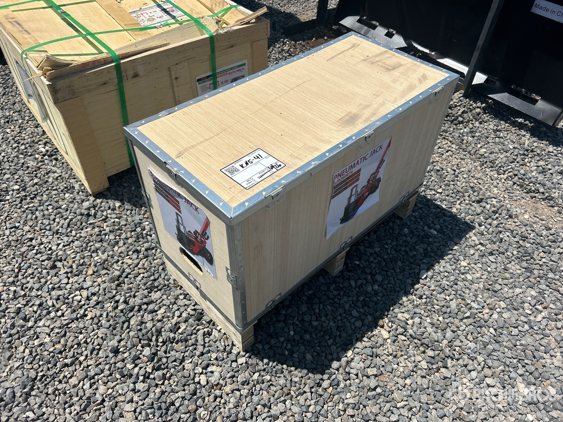 General Appearance with Picture, Left Rear Corner