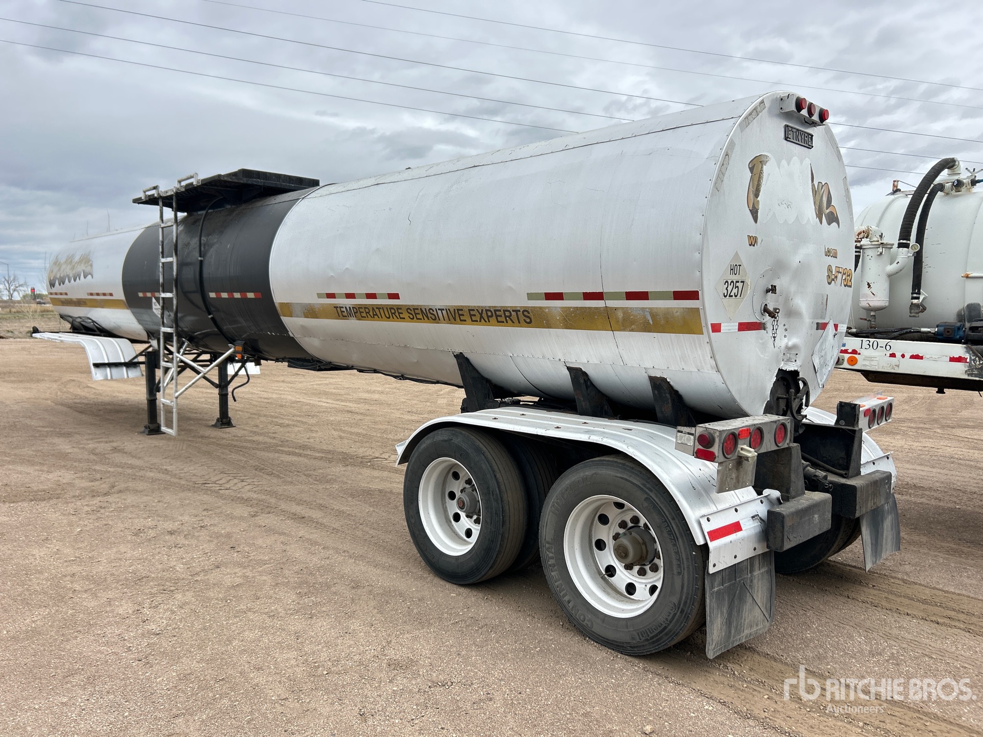 Aspect général with Image, coin arrière gauche