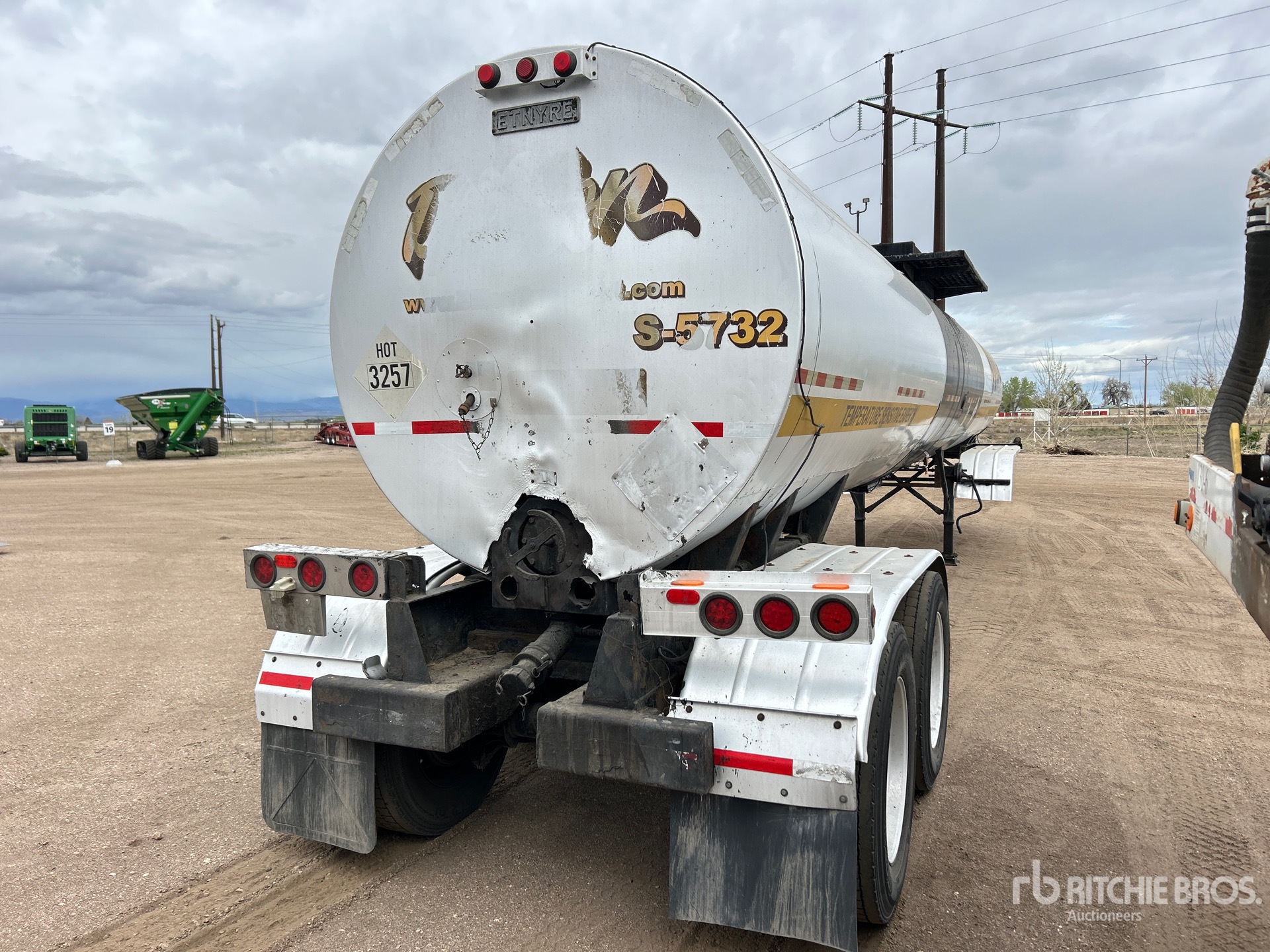 Aspect général with Image, coin arrière droit