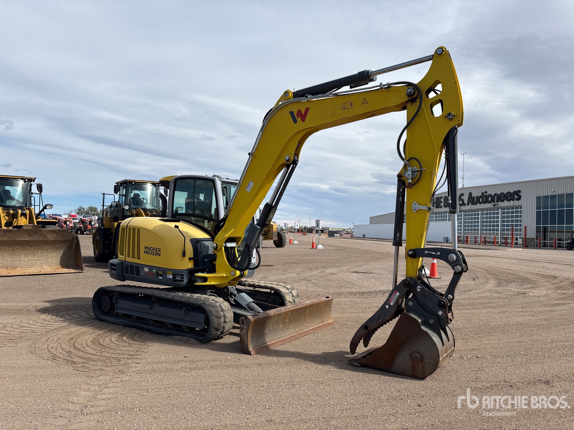 General Appearance with Picture, Right Front Corner