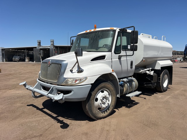 2017 International 4300 2000 gal 4x2 Water Truck