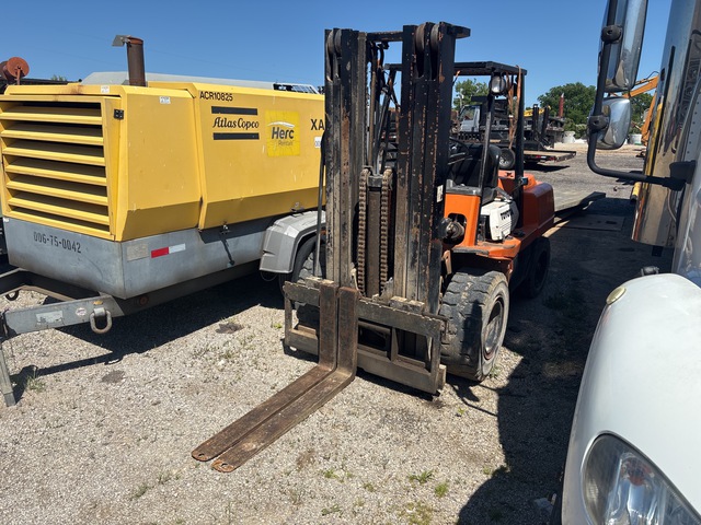 Toyota FG45 10000 lb Pneumatic Tire Forklift (Inoperable)