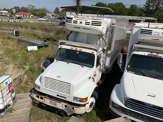 2000 International 4900 4x2 Refrigerated Truck