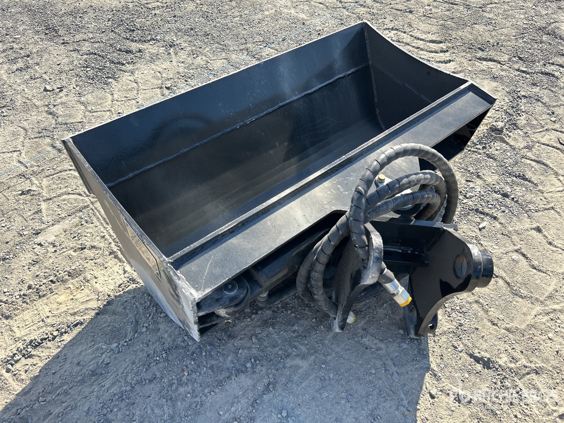 General Appearance with Bild, Ecke hinten links