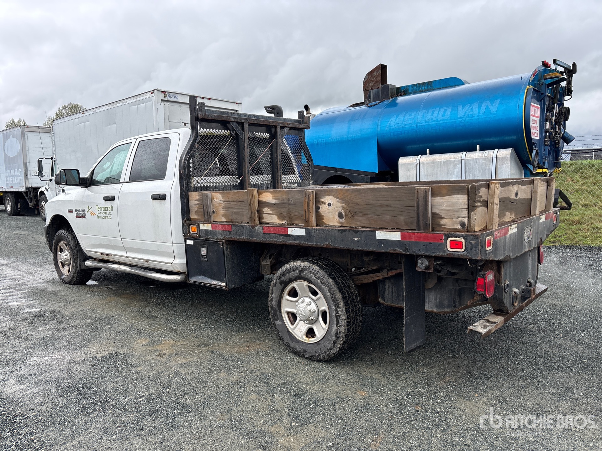 General Appearance with Foto, angolo posteriore sinistro