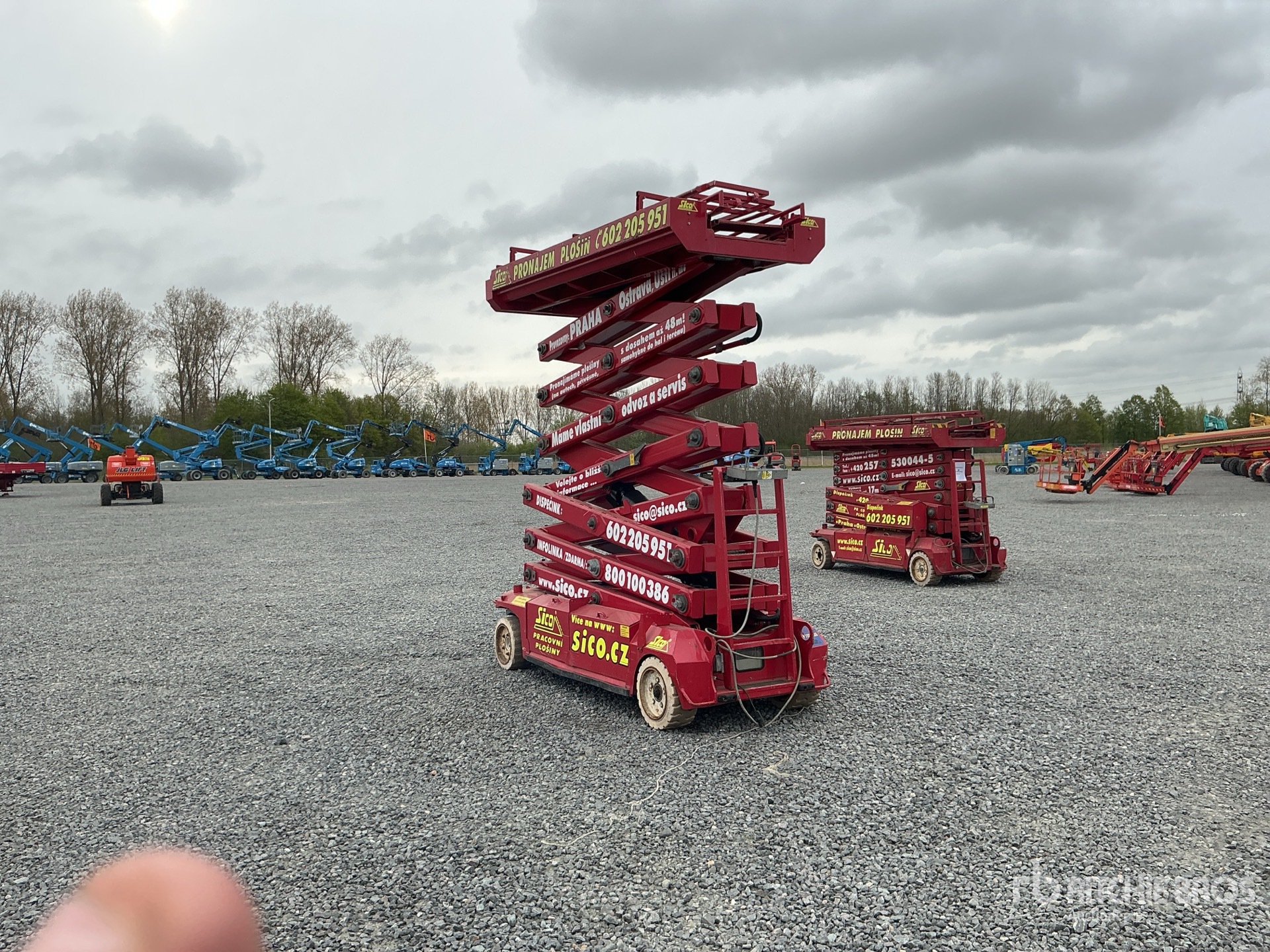 General Appearance with Picture, Right Front Corner