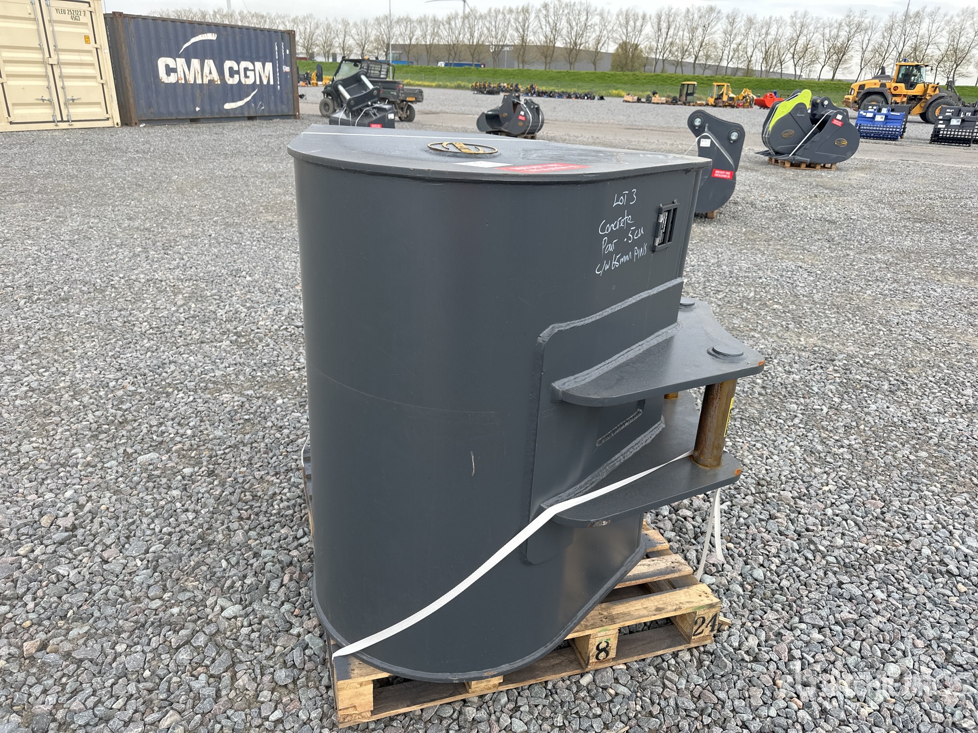 General Appearance with Picture, Left Rear Corner