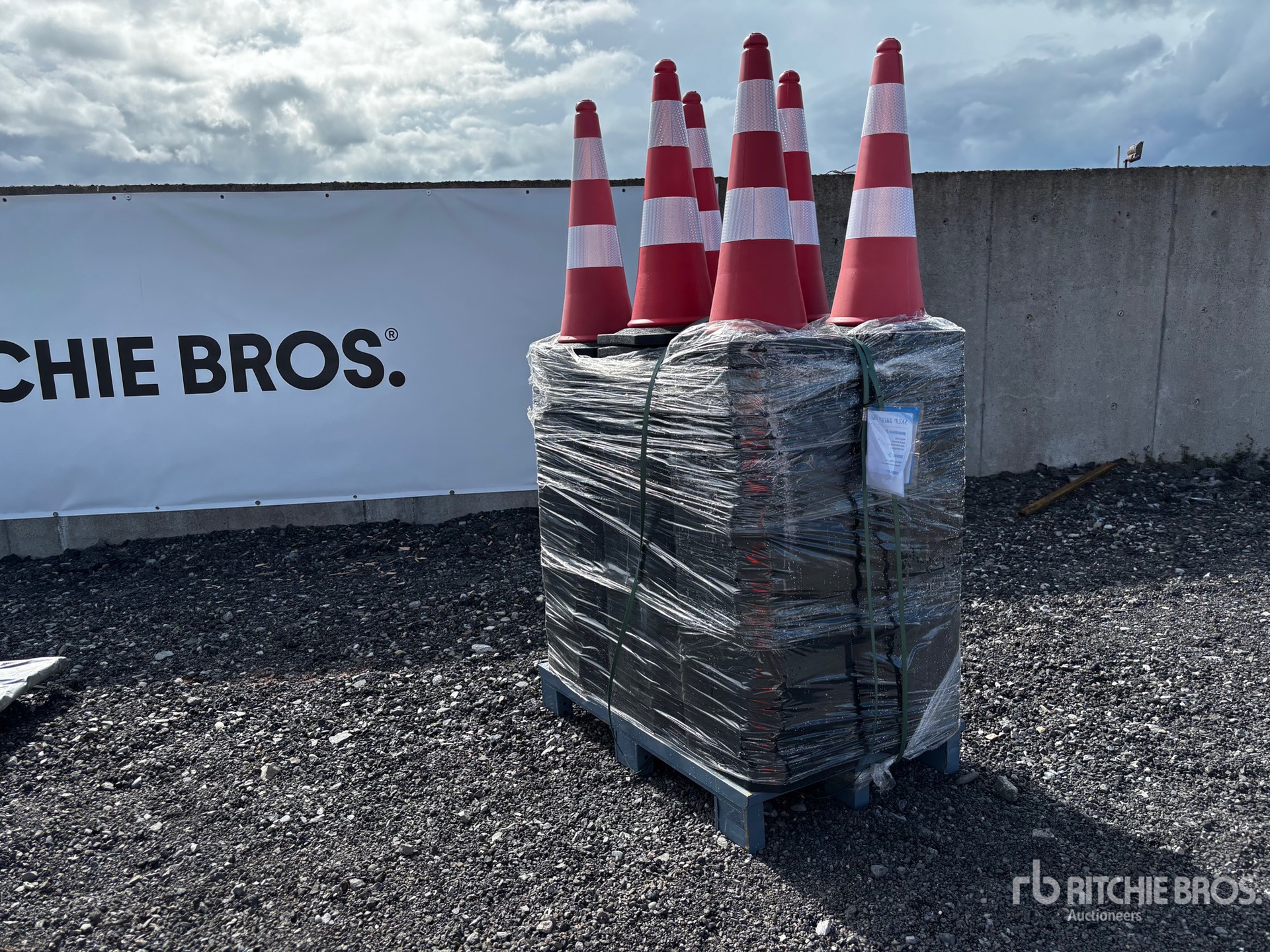 General Appearance with Bild, Ecke vorne rechts