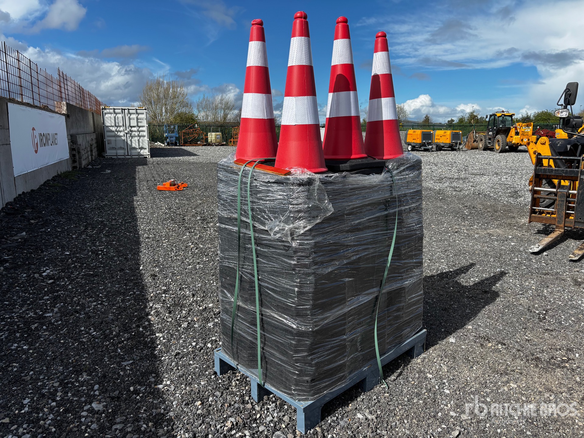 General Appearance with Bild, Ecke hinten rechts