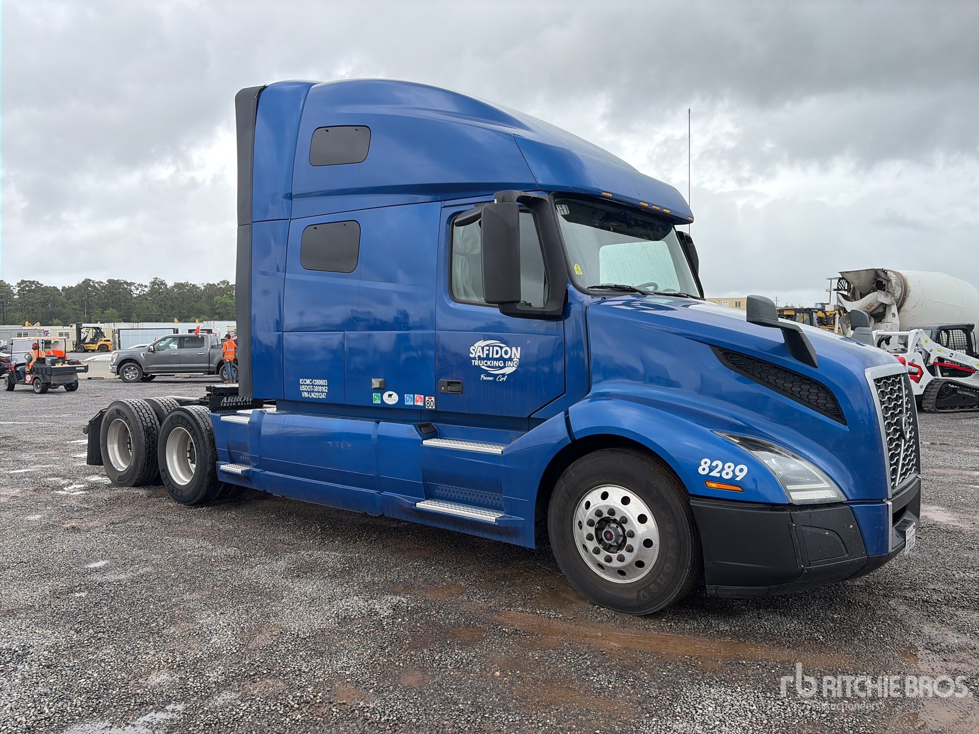 General Appearance with Picture, Right Front Corner