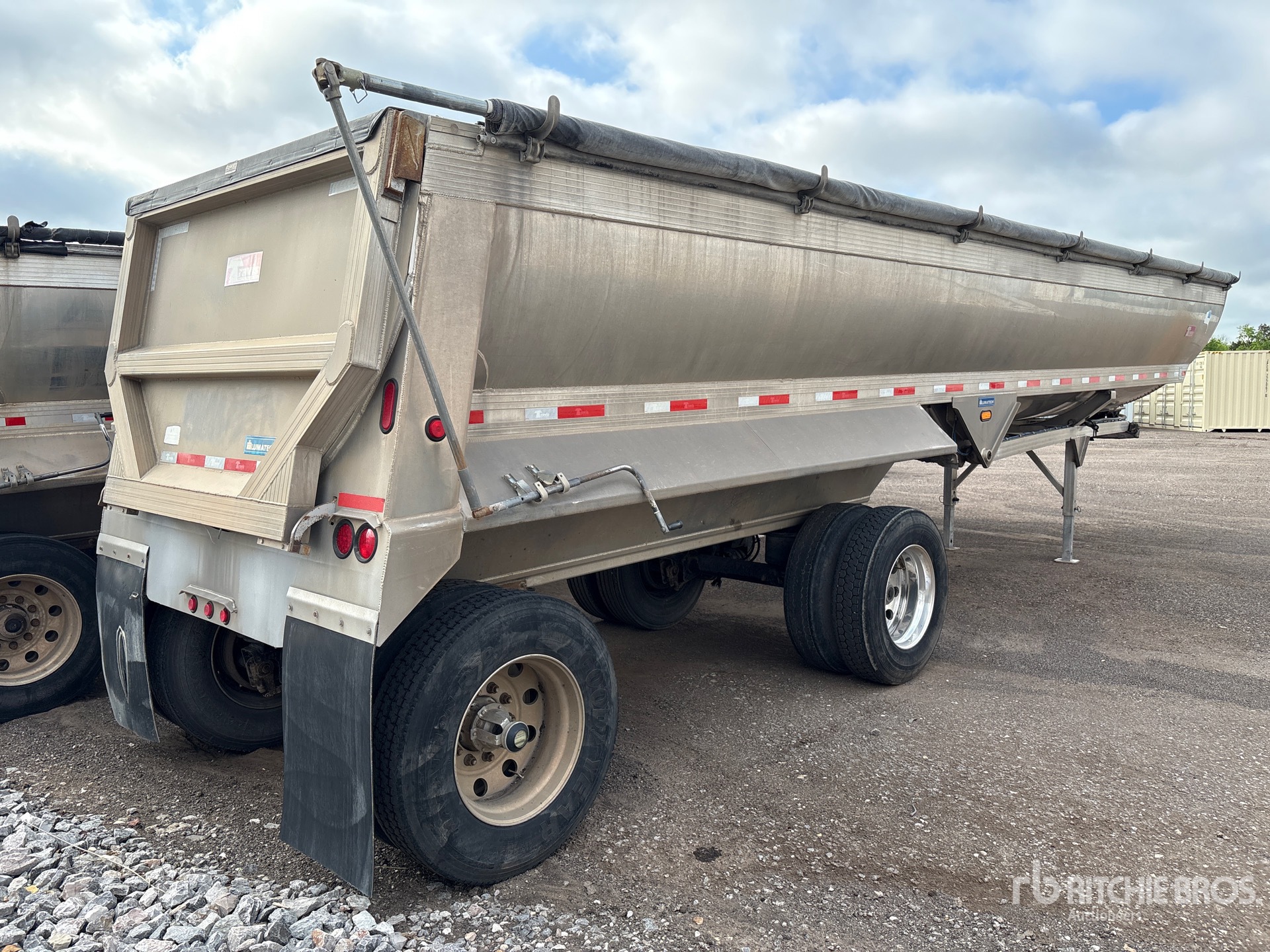 Aspect général with Image, coin arrière droit