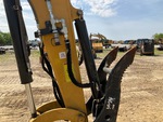 Hydraulics with Thumb Cylinder