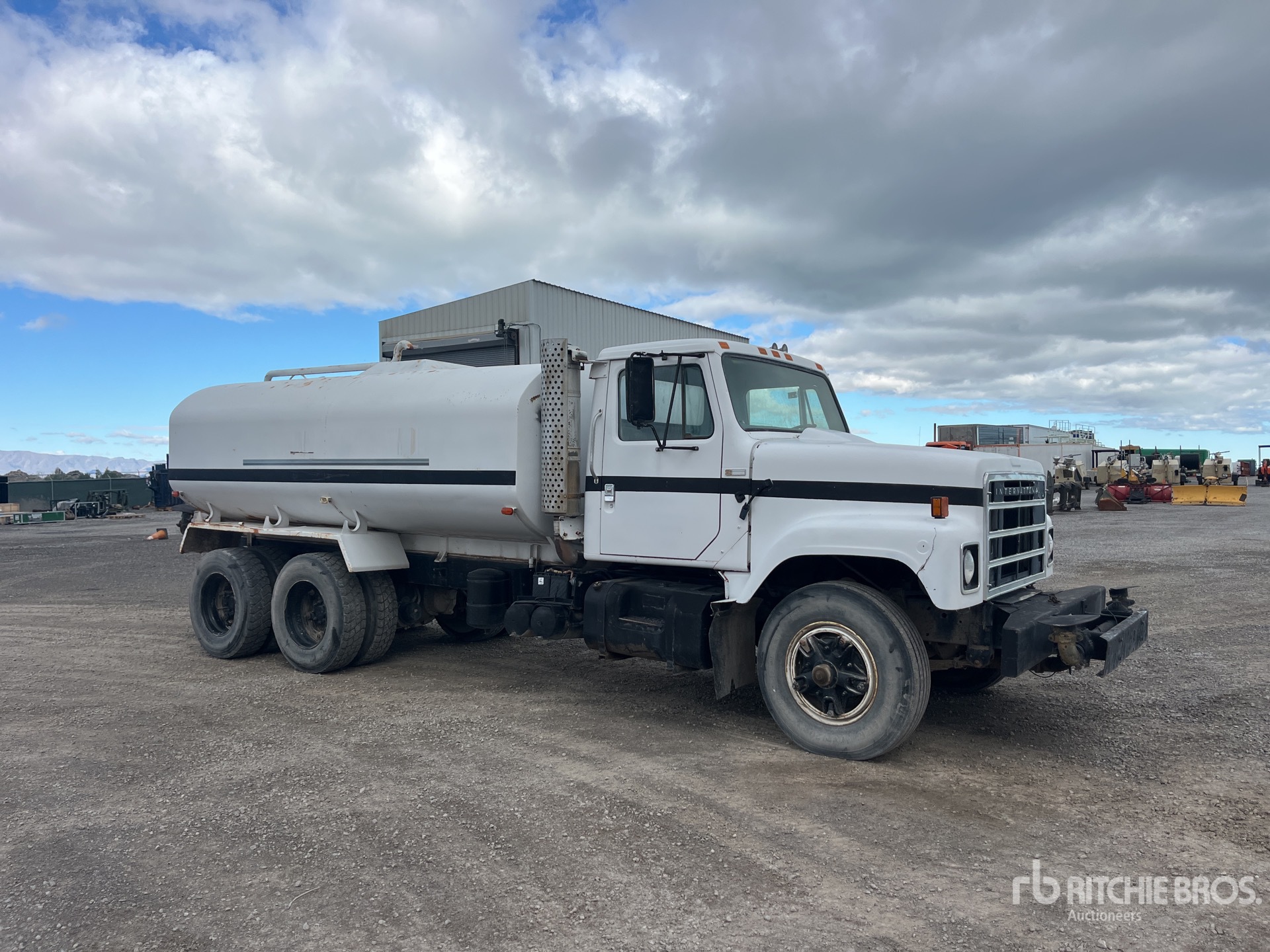 Aspect général with Image, coin avant droit