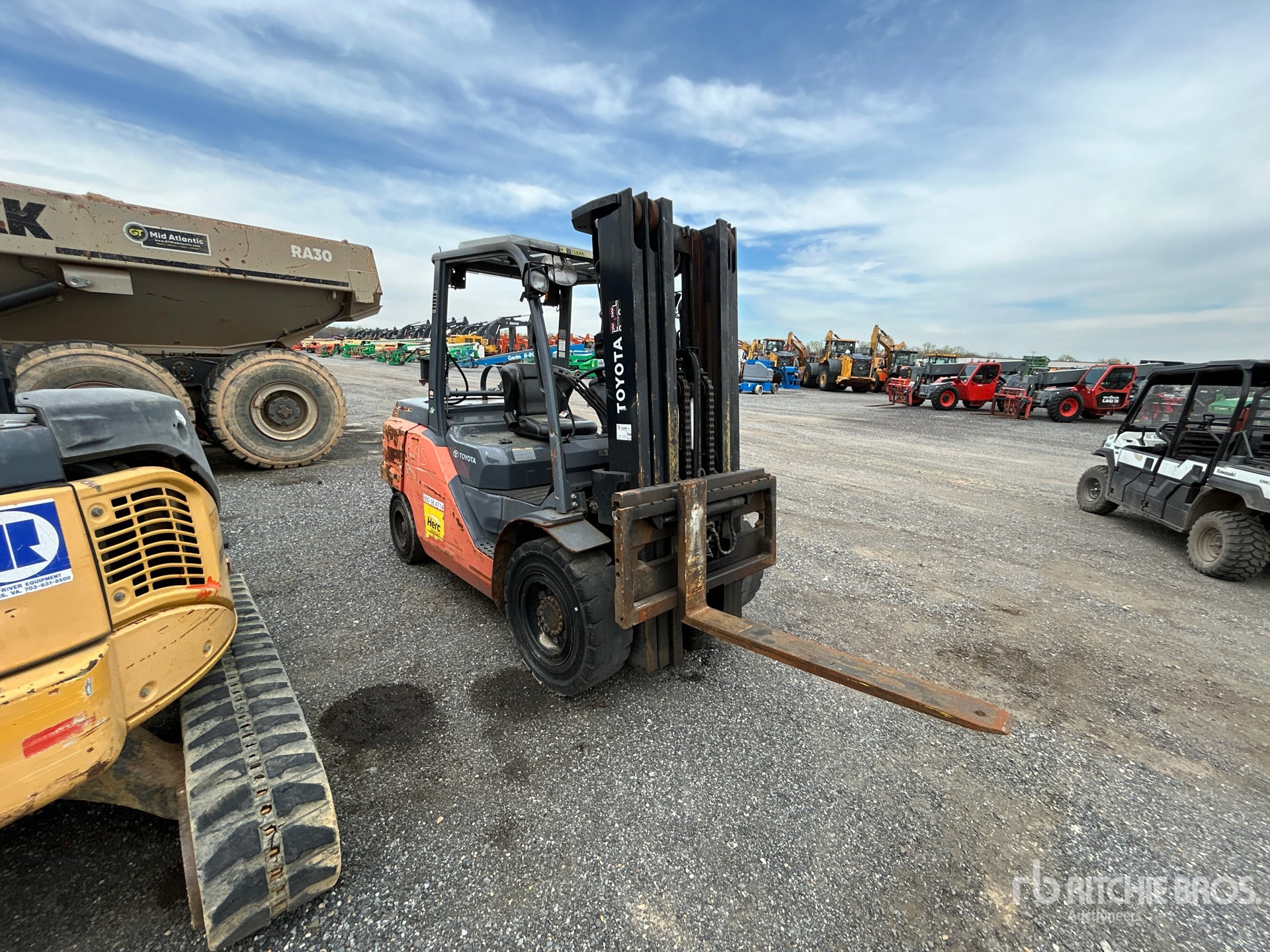 General Appearance with Picture, Right Front Corner