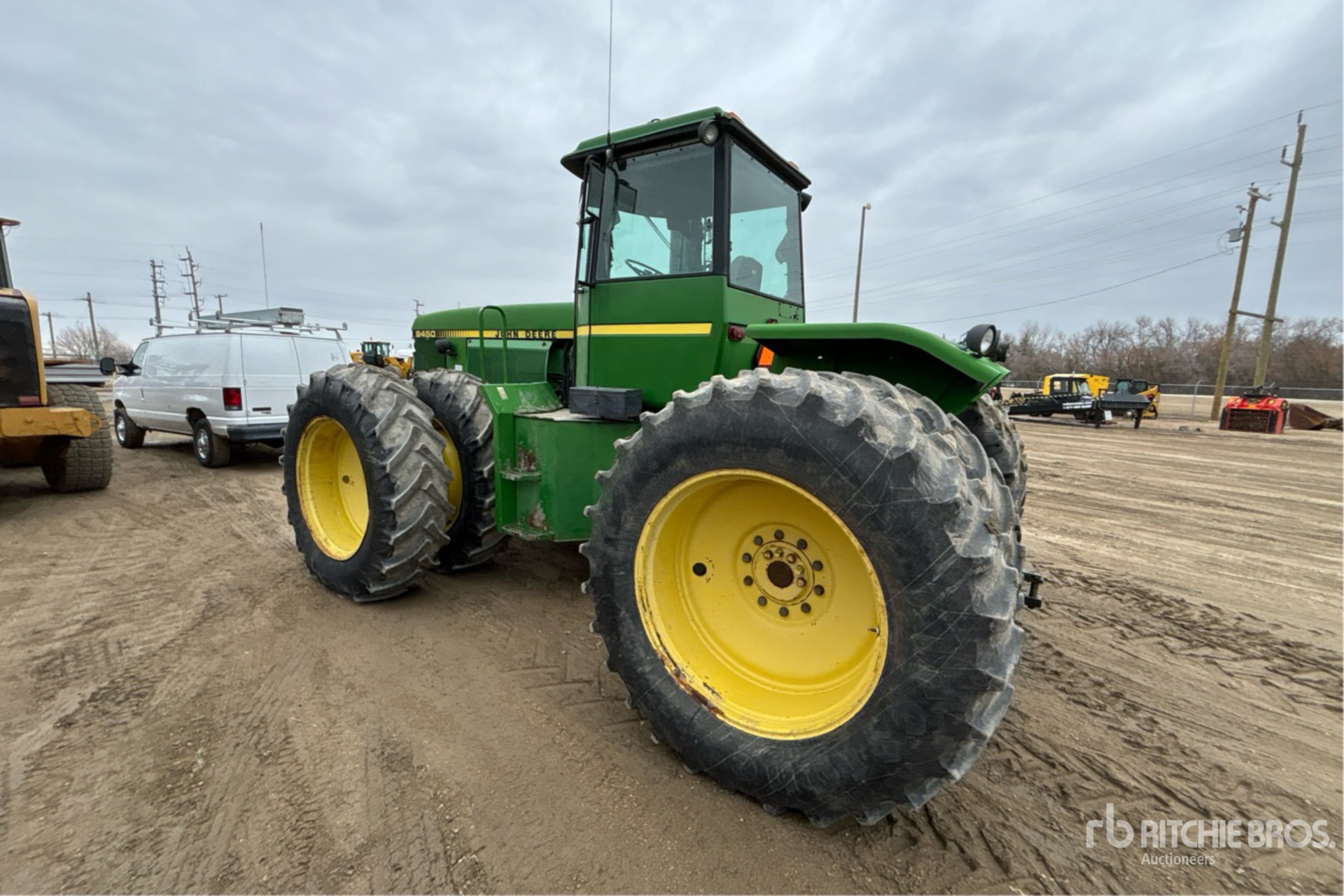 General Appearance with Foto, angolo posteriore sinistro