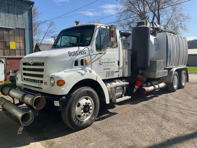 2005 Aquatech B10/1300 on 2005 Sterling LT7500 6x4 Vacuum Excavator Truck