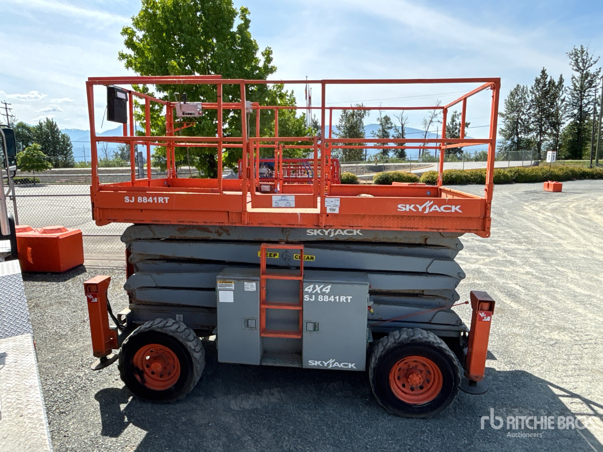 General Appearance with Picture, Right Rear Corner