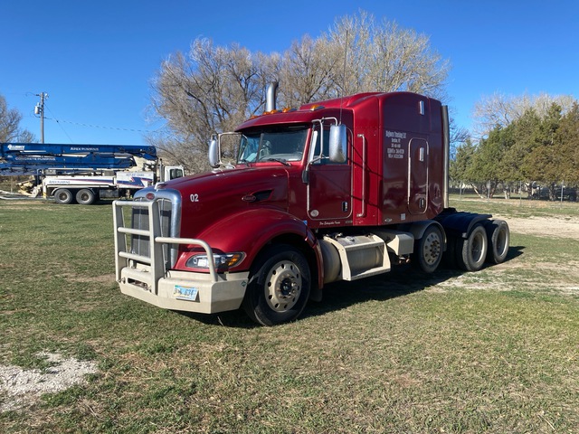 2010 Peterbilt 386 8x4 Tri/A Sleeper Truck Tractor