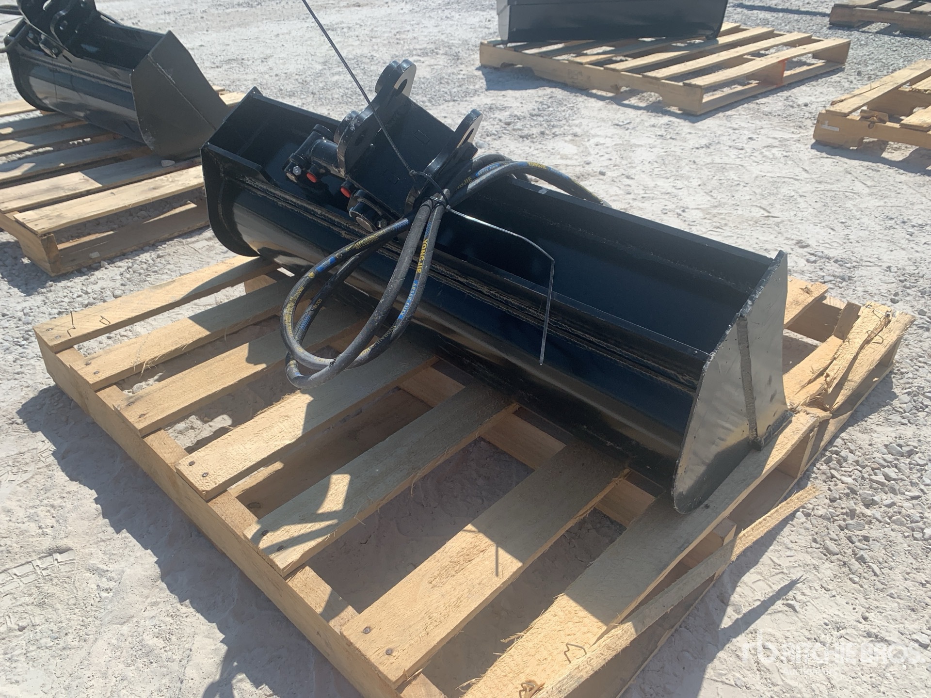 General Appearance with Bild, Ecke hinten rechts