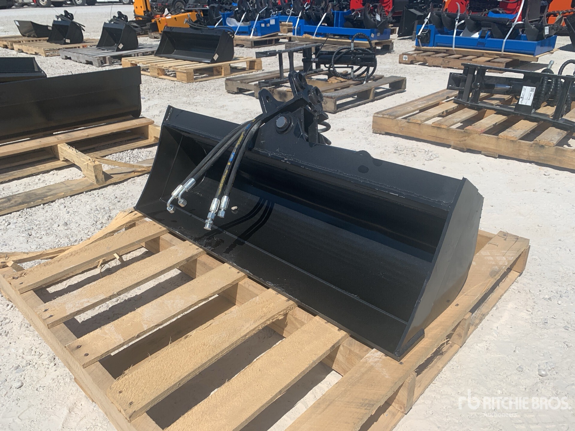 General Appearance with Bild, Ecke vorne links