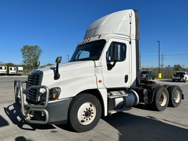 2017 Freightliner Cascadia 125 6x4 T/A Day Cab Truck Tractor