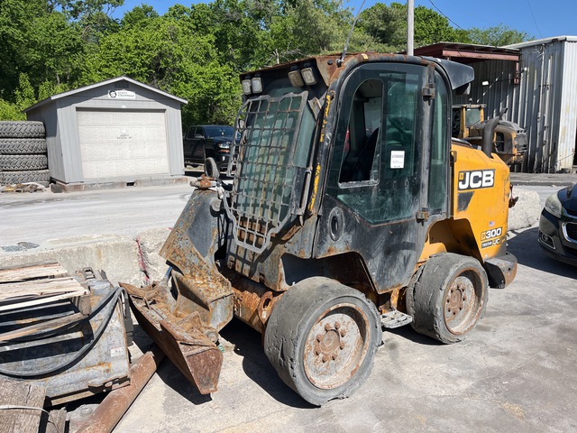 JCB 300 Two-Speed Skid Steer Loader