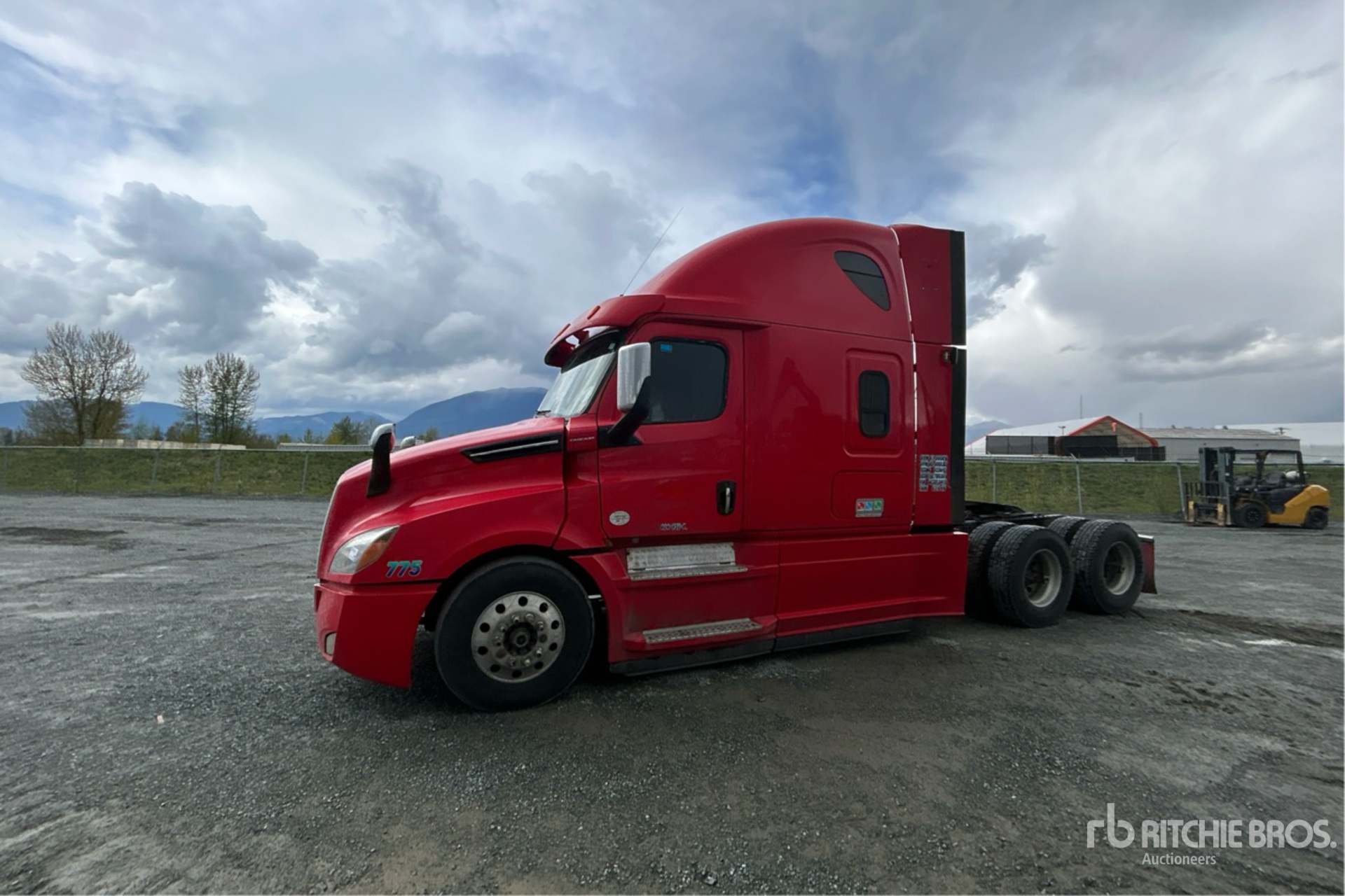 General Appearance with Bild, Ecke vorne links