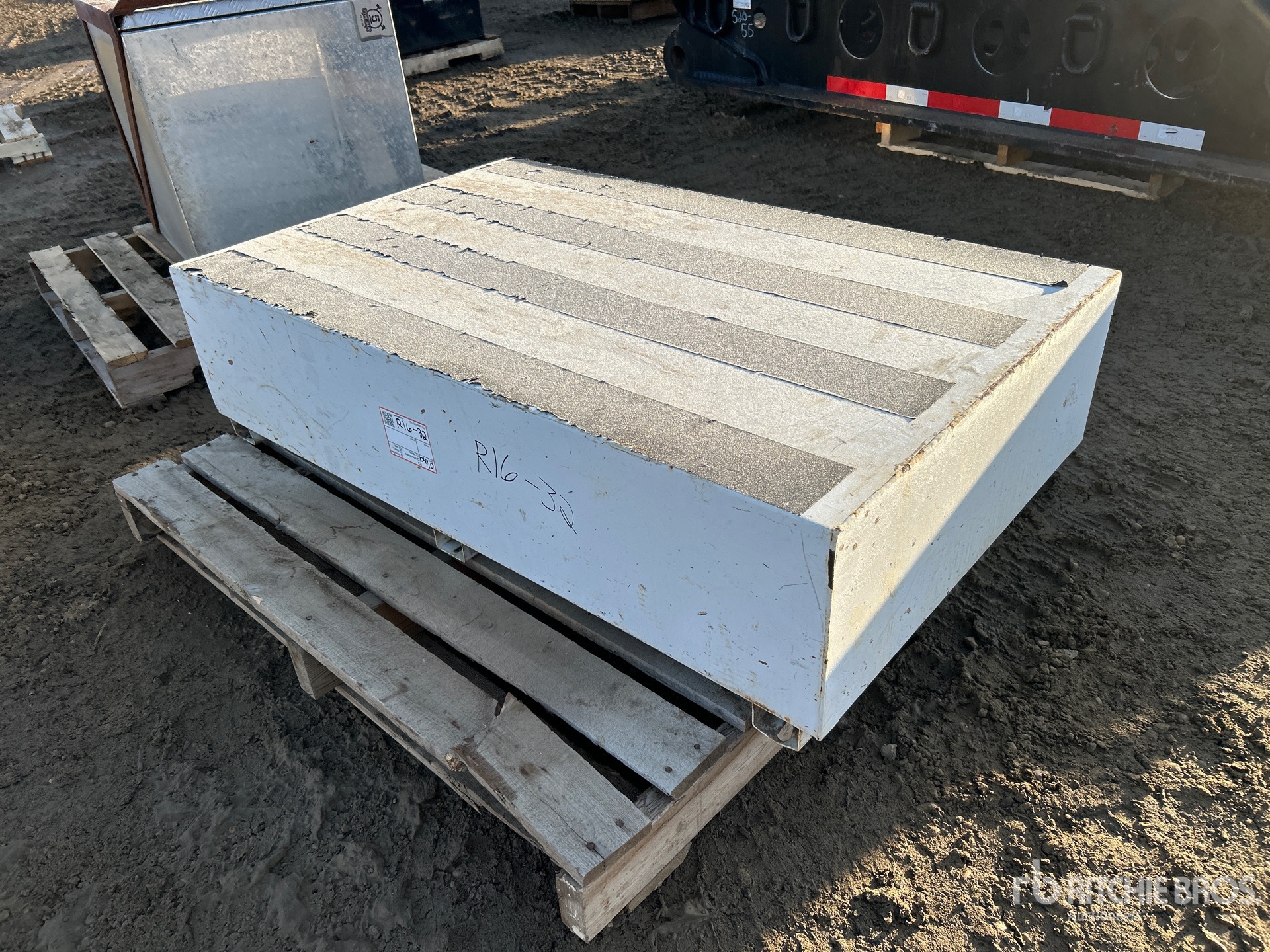 General Appearance with Foto, angolo posteriore sinistro