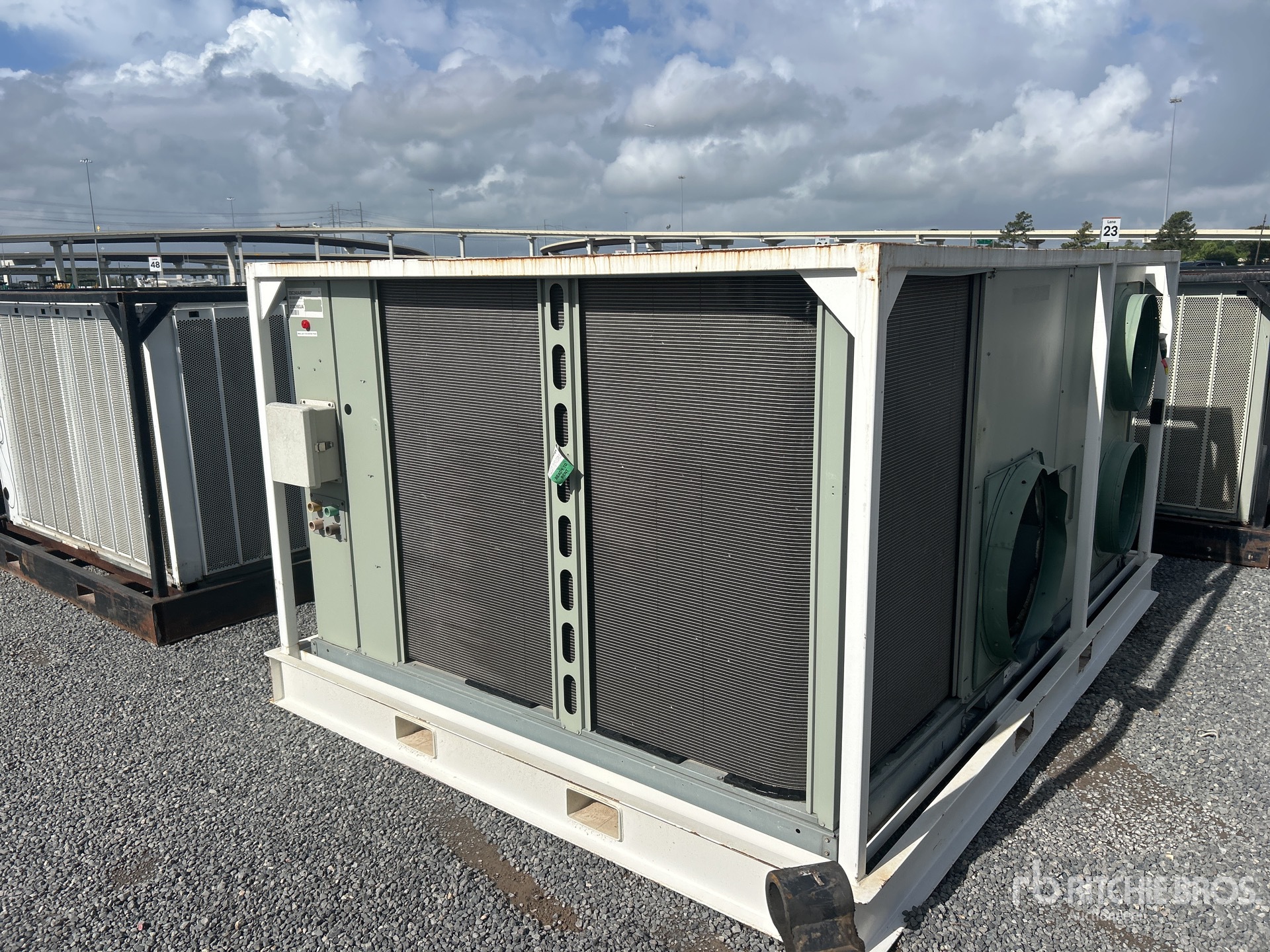 Aspect général with Image, coin arrière droit