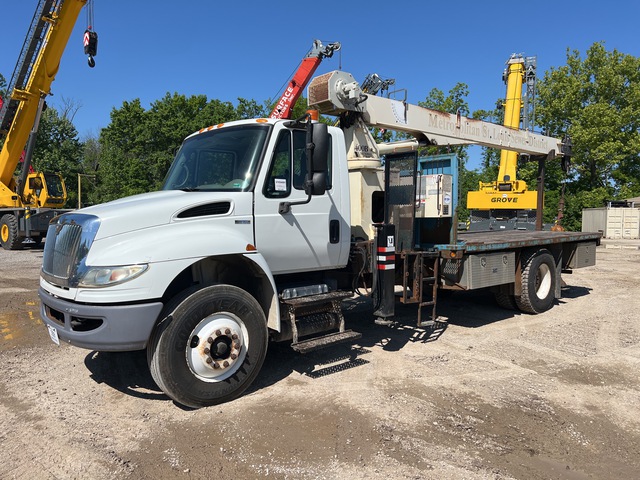 National 400B 20000 lb Straight Boom on 2010 International 4400 4x2 Boom Truck