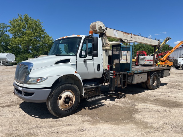 National 400B 20000 lb Straight Boom on 2010 International 4400 SBA 4x2 Boom Truck