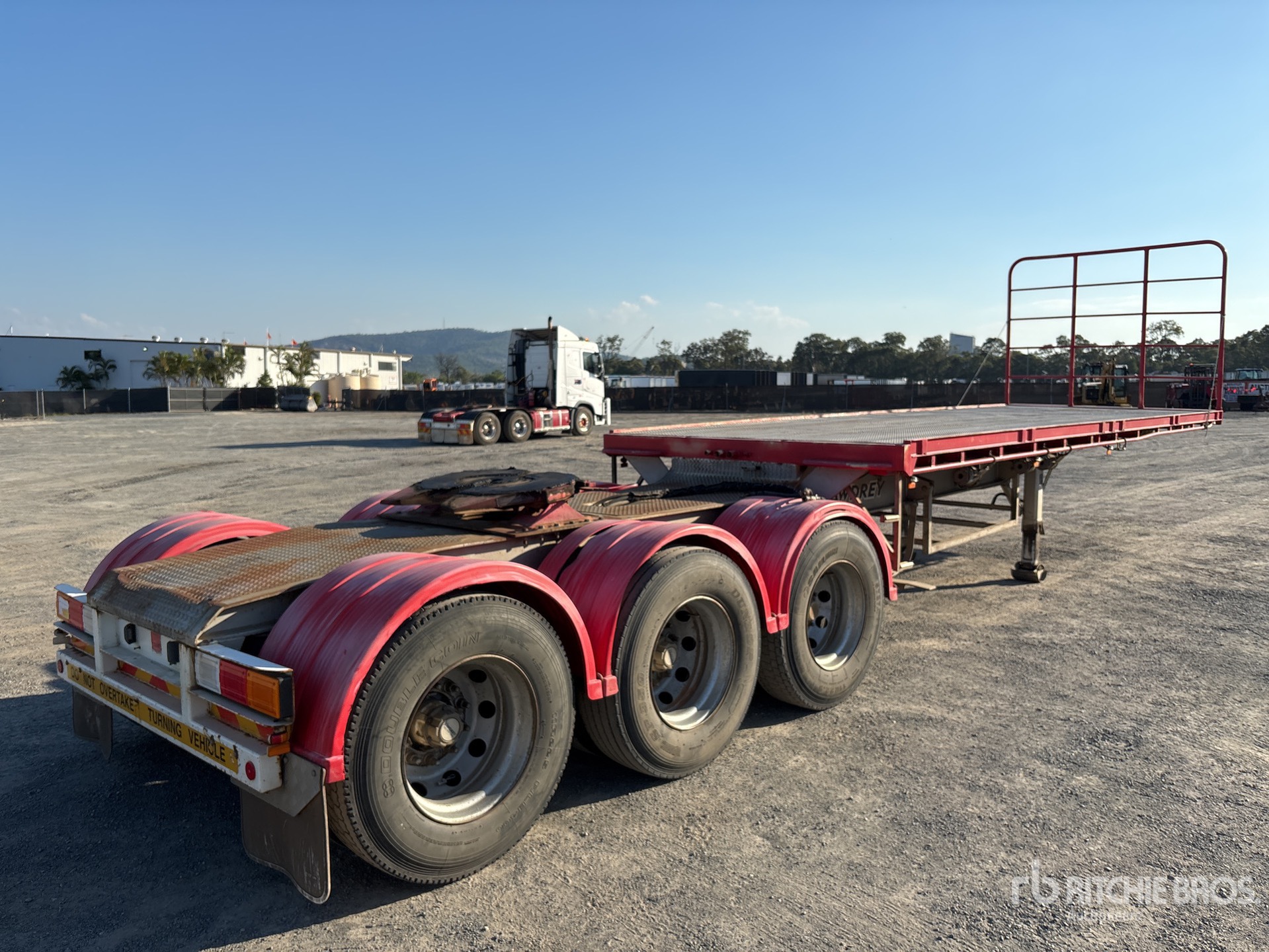 General Appearance with Foto, angolo posteriore sinistro