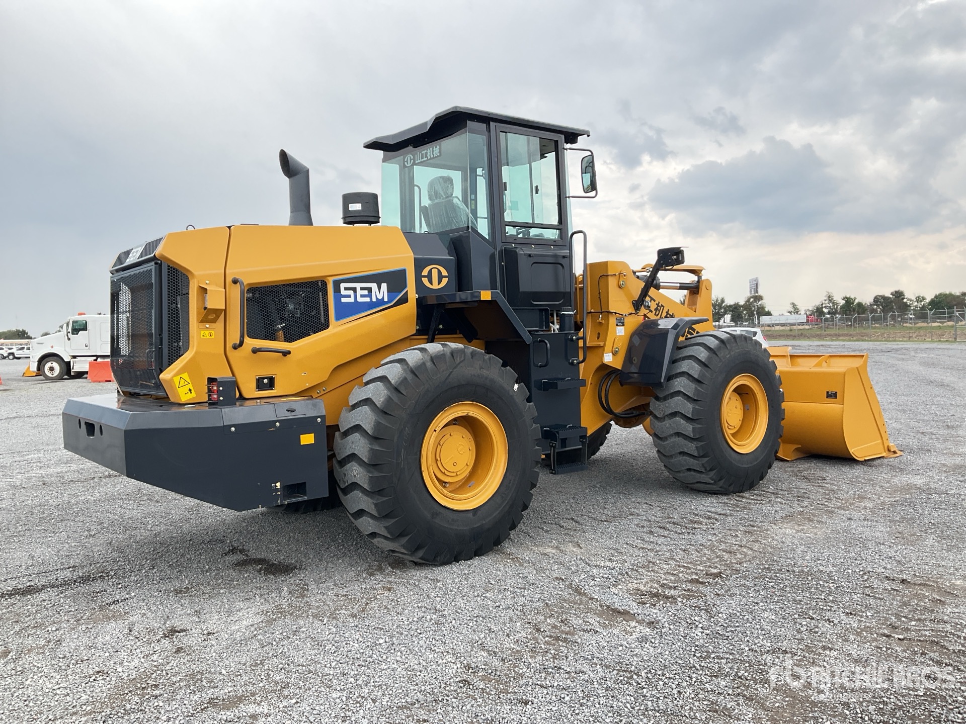 General Appearance with Picture, Right Rear Corner