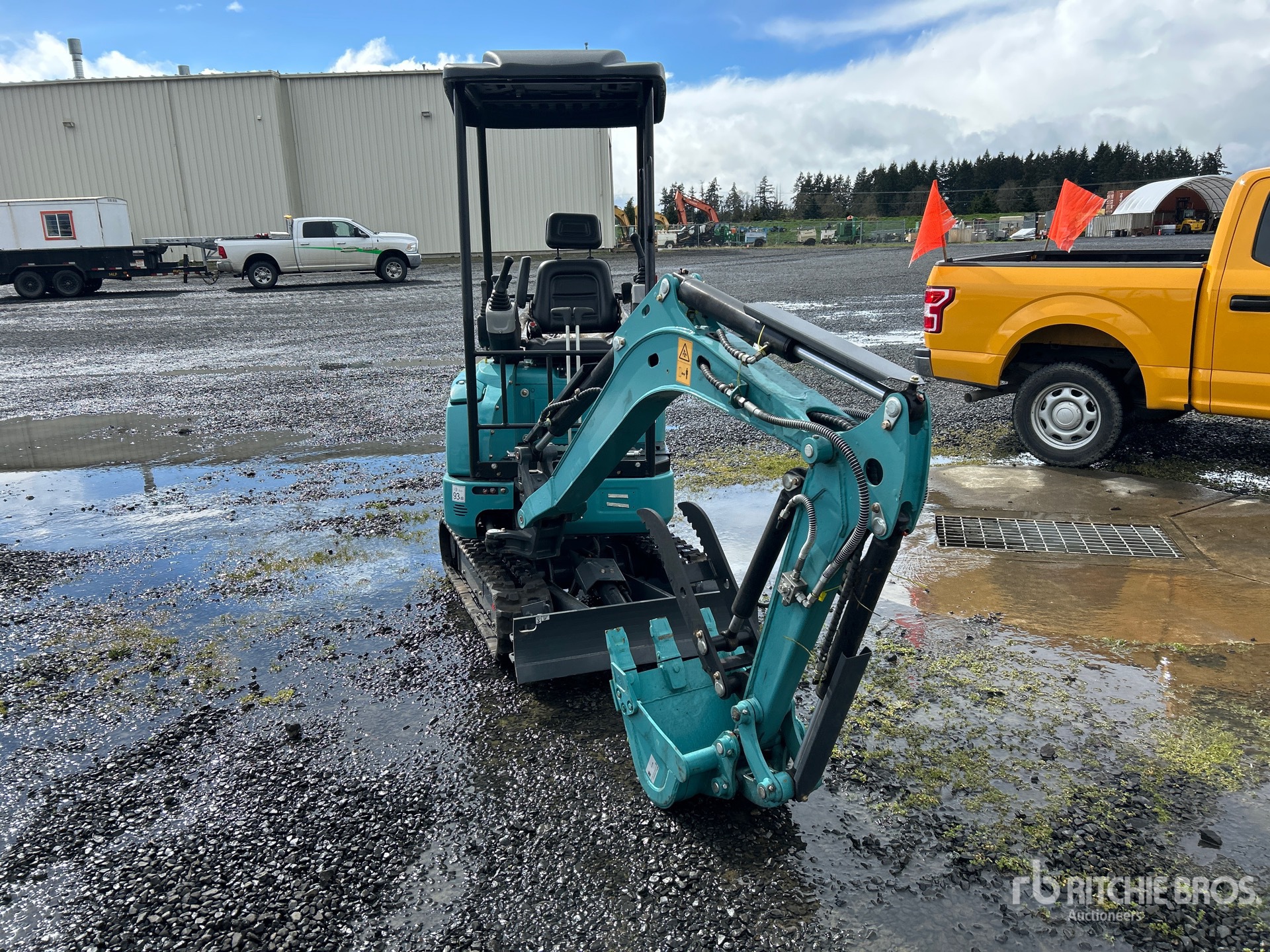 General Appearance with Bild, Ecke vorne rechts