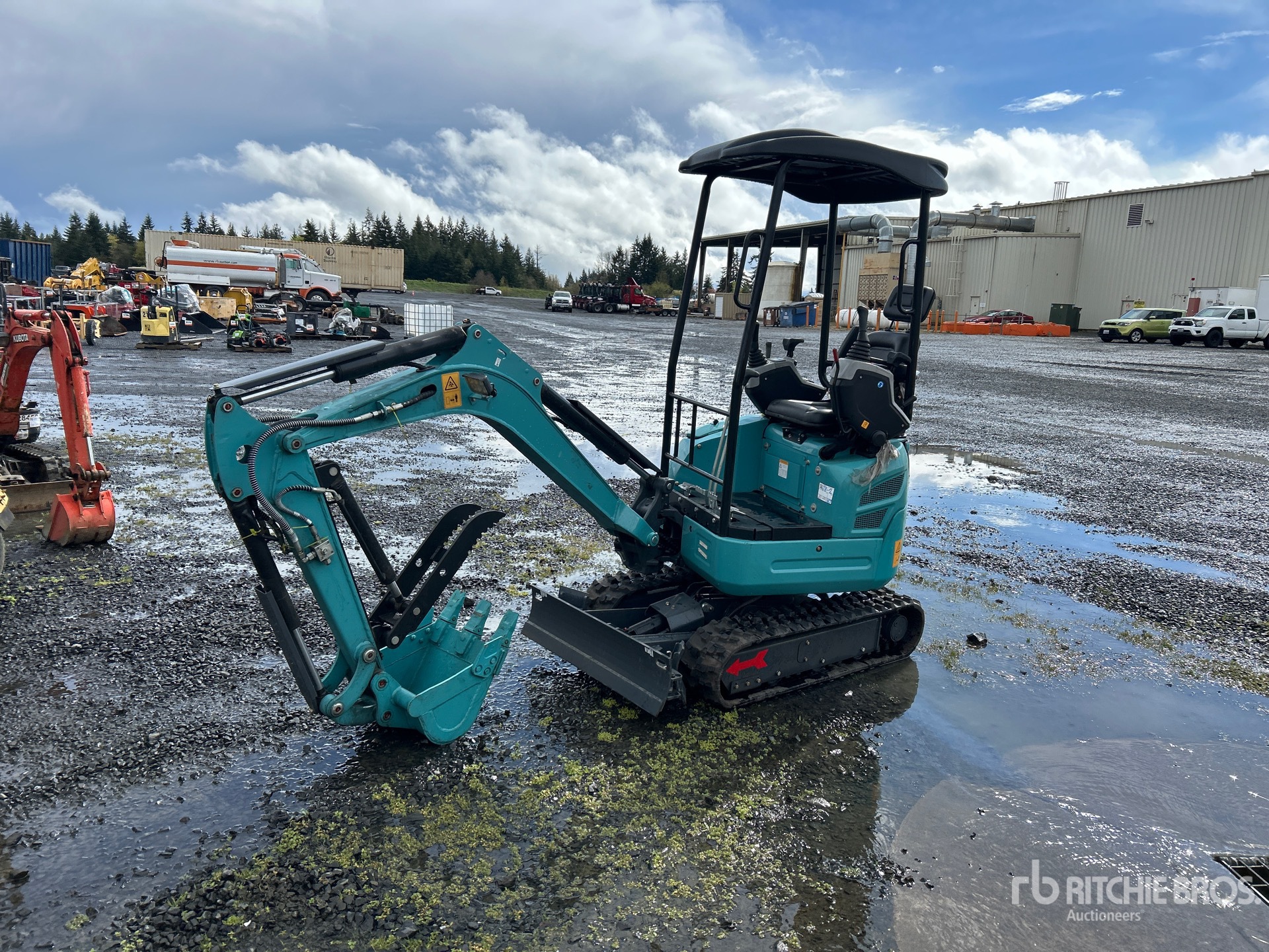 General Appearance with Bild, Ecke vorne links