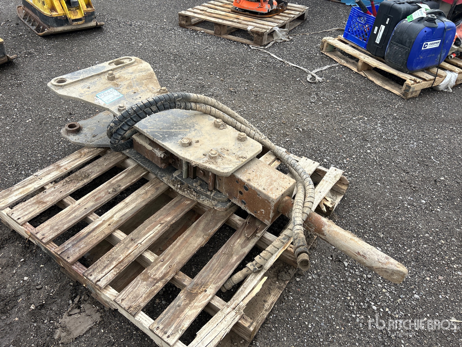 General Appearance with Bild, Ecke vorne rechts